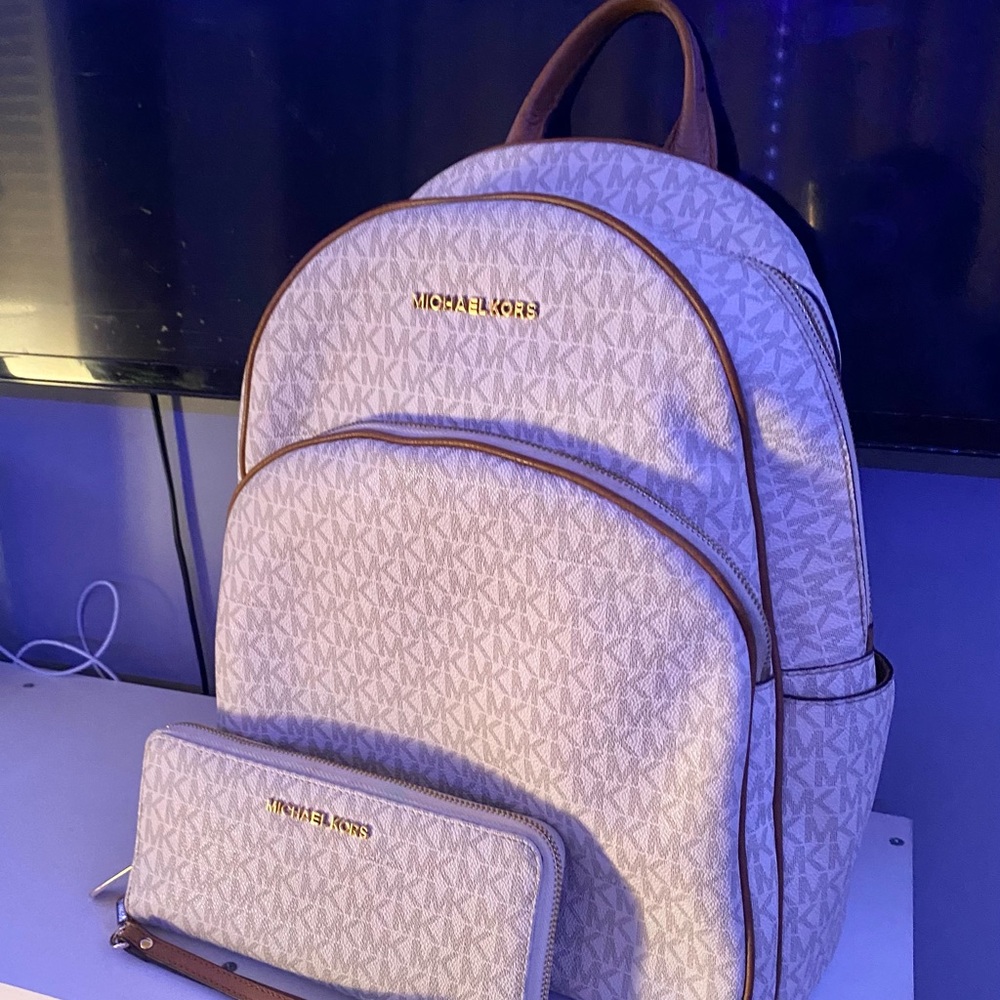 Michael Kors bookbag & wallet
